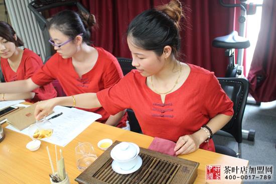 茶艺,培训,茶叶加盟店,茶叶店加盟商学员练习课-茶艺师茶艺学习中