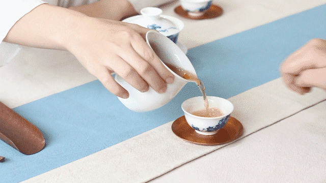 茶礼知识：扣手礼